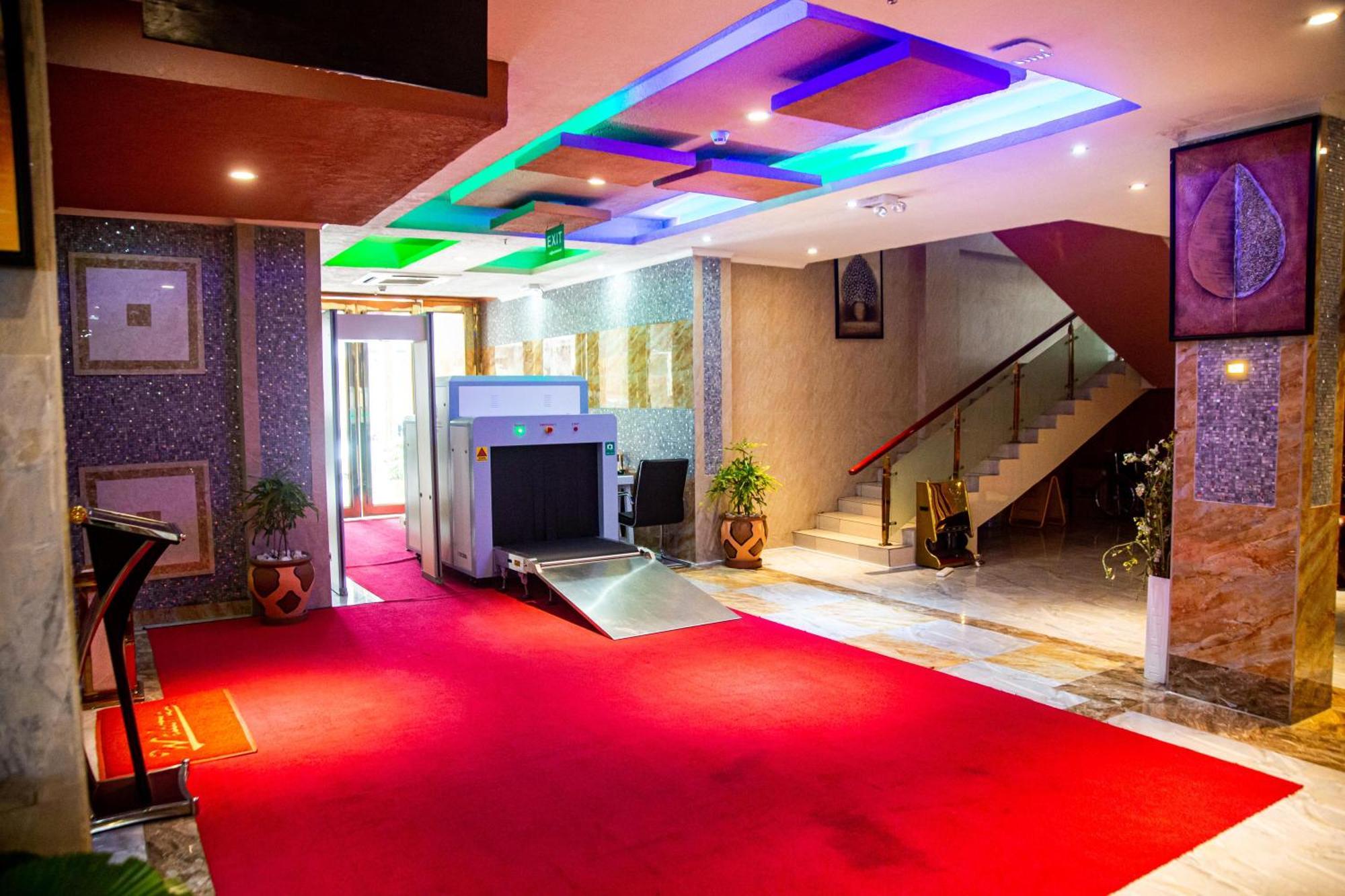 马昆甘亚街蒂凡尼钻石酒店 达累斯萨拉姆 外观 照片